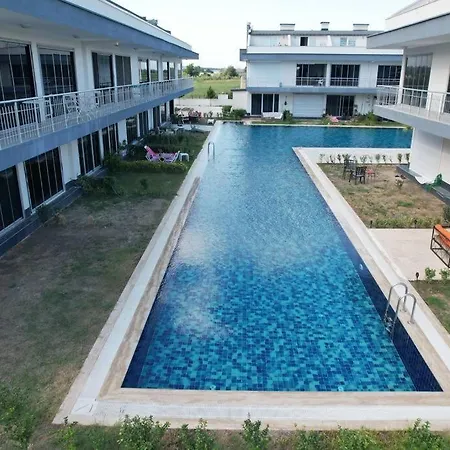 Tema Pool Venezia So Close To Restaurants And *